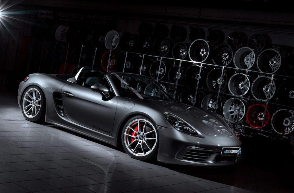 Porsche with OZ Racing Alleggerita alloys