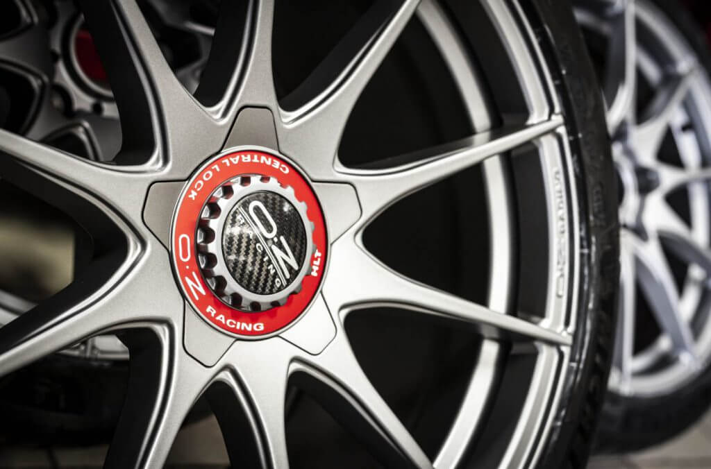 oz alloy wheel on car