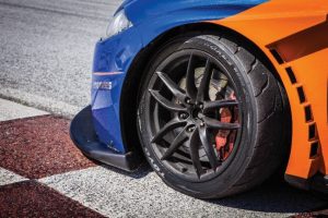 Race wheels and tyres