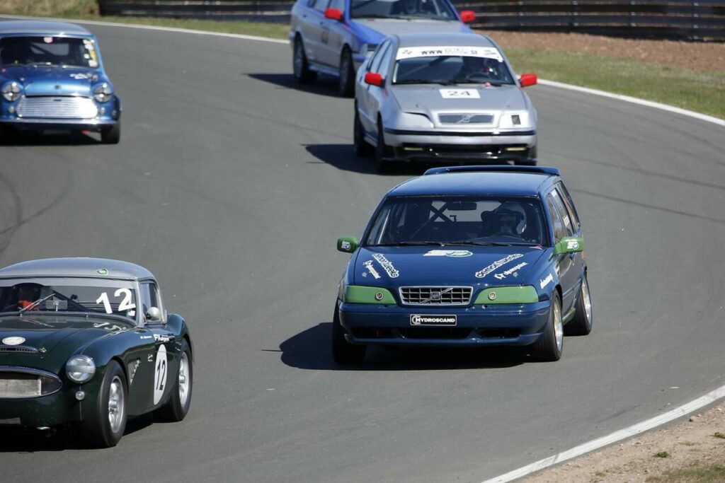 Jimmy Pettersson battling it out in his Volvo V70