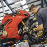 How to change a motorcycle tyre